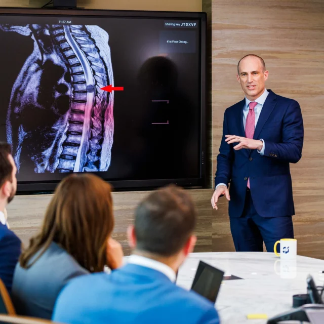 Un grupo de abogados en una reunión.